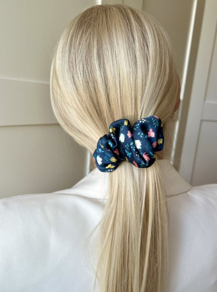 EXCLUSIVE FABRIC SCRUNCHIE BARRETTE