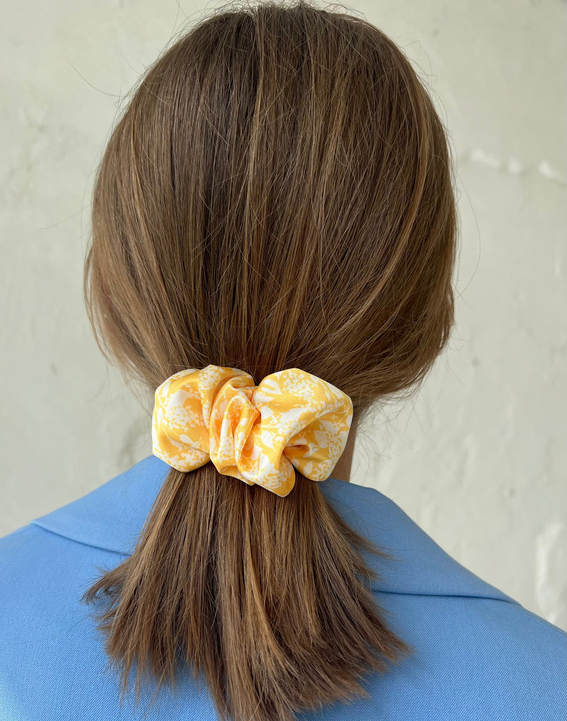 Yellow and white hair clip