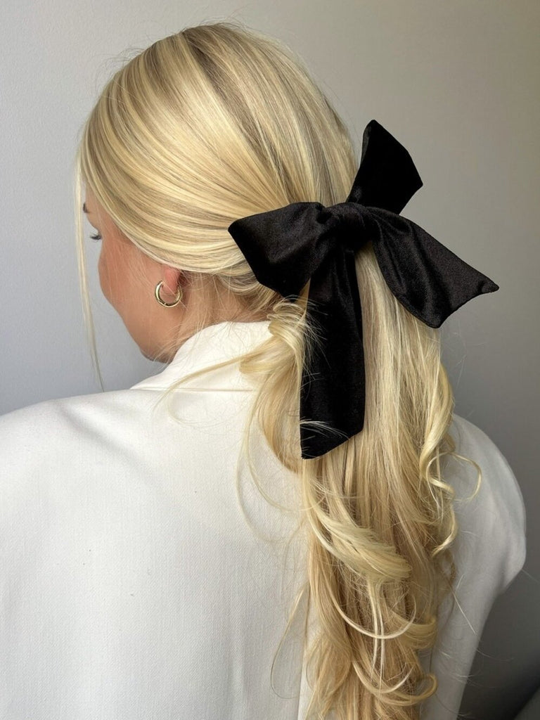 Black bow hair clip