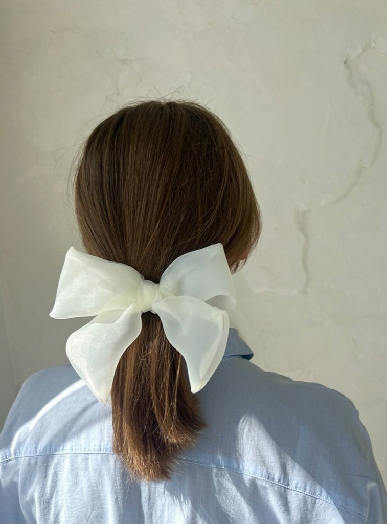 Pearl bow hair clip