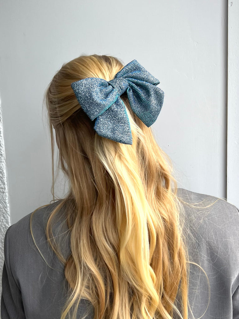 Sparkling light blue hair accessory