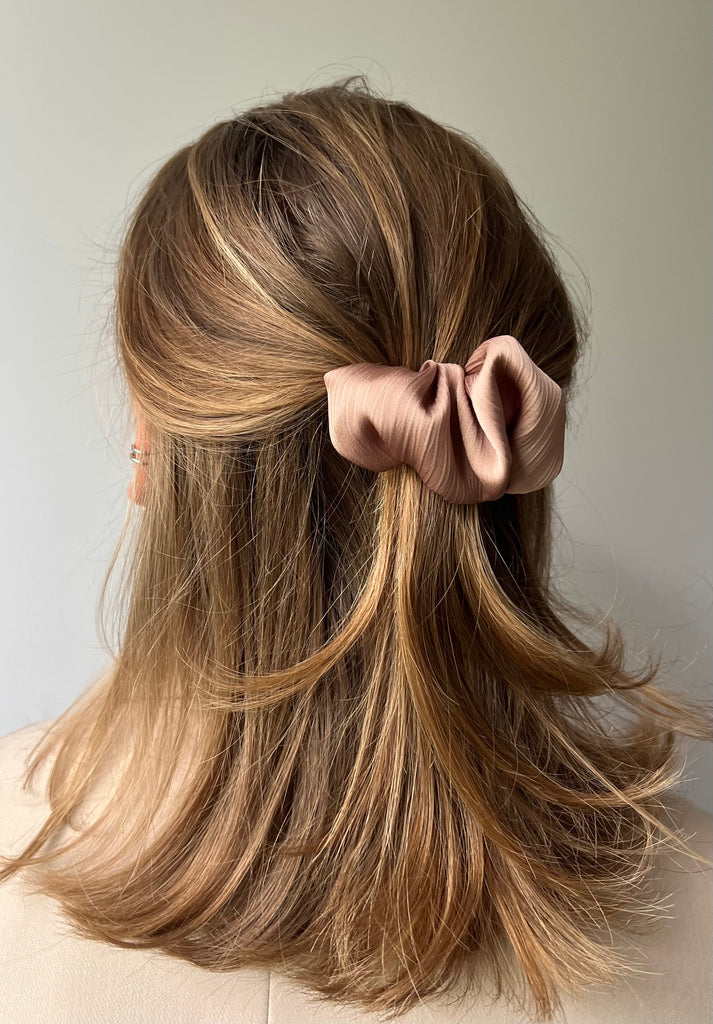 Wood scrunchie hair clip