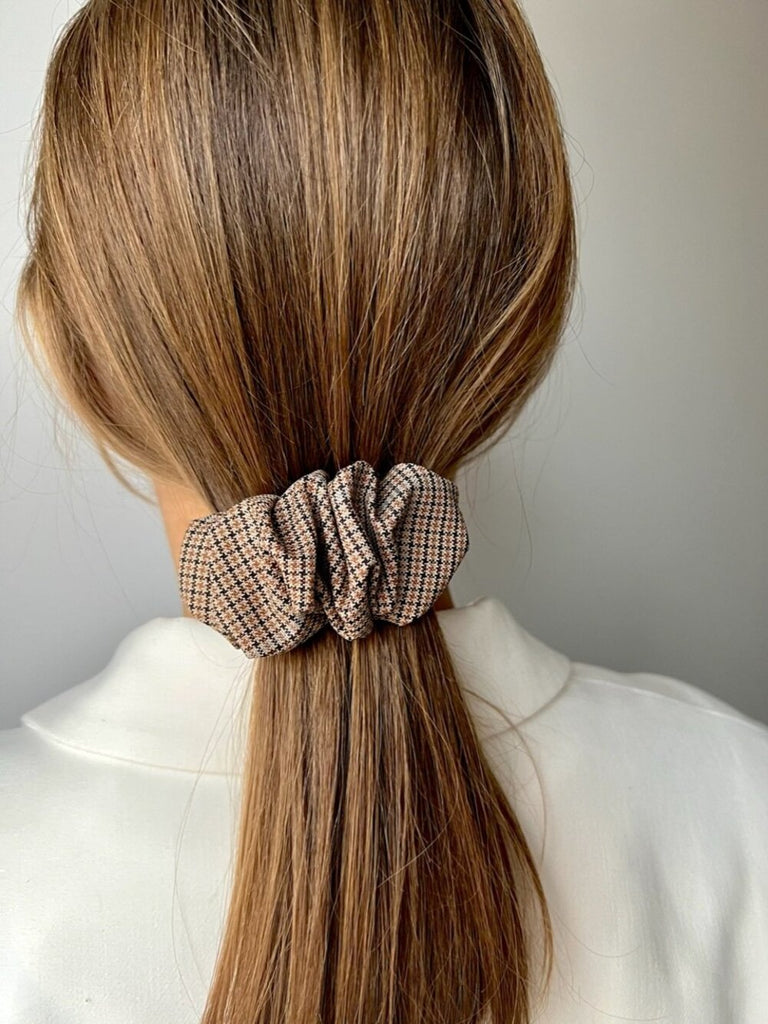 Brown scrunchie barrette